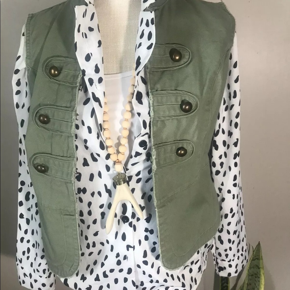 Army green vest, NWOT, Juniors XS